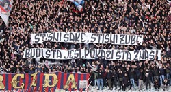 Igrači Hajduka na poluvremenu krenuli u svlačionice. Onda je zagrmio poziv Torcide