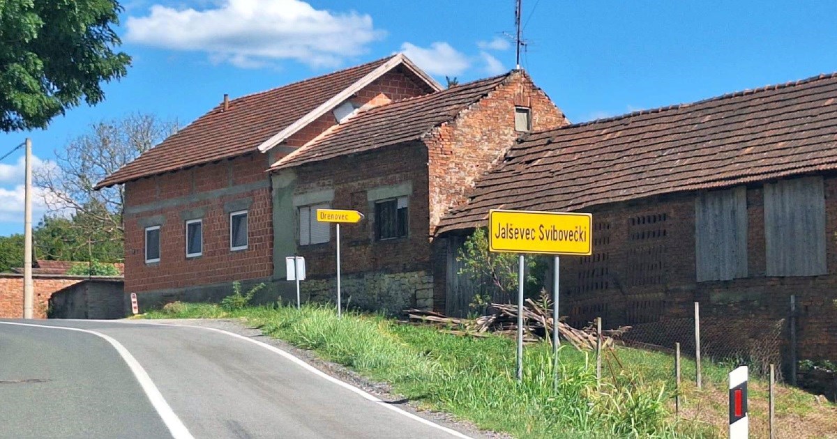 Nepoznati počinitelj kod Ludbrega izvadio i razbacao četrdesetak prometnih znakova