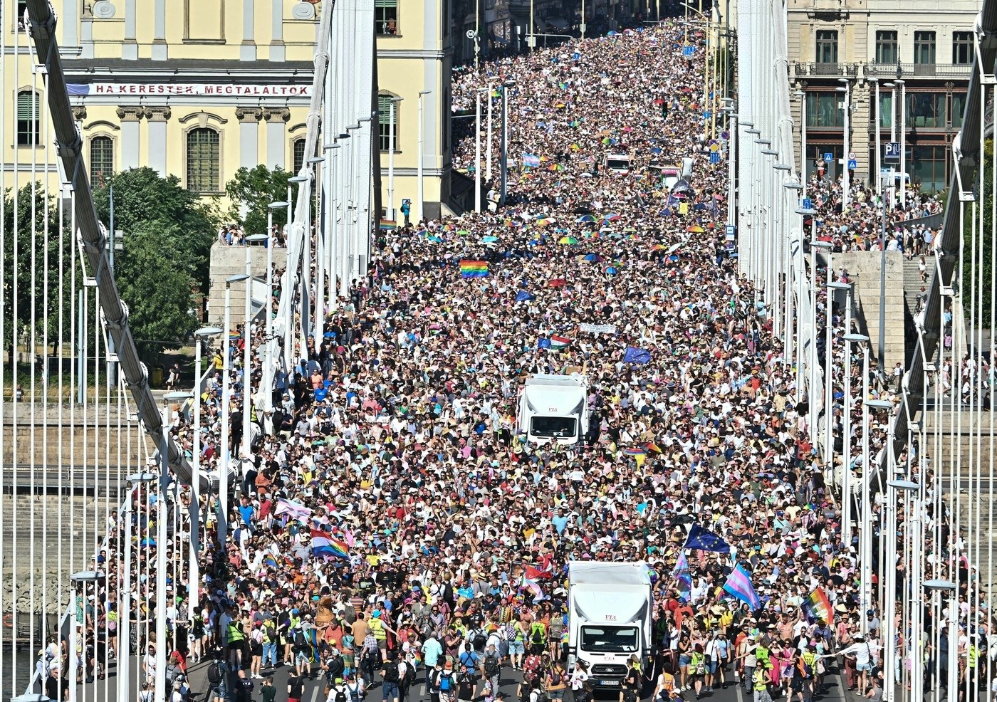 VIDEO Deseci tisuća Mađara unatoč zabrani došli na Pride u Budimpešti
