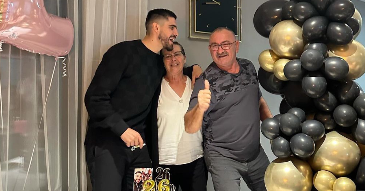 Martin Erlić slavi 26. rođendan, na Instagramu objavio fotku s lijepom Zadrankom