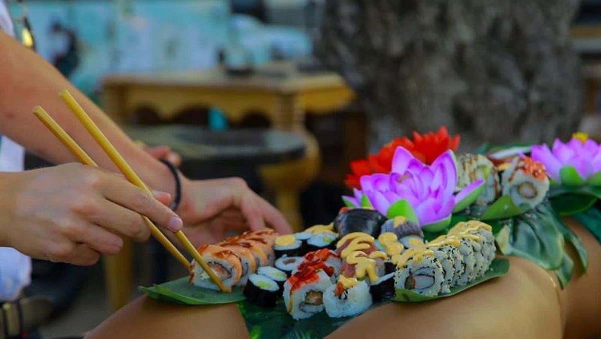 Dva splitska restorana poslužuju sushi na golim djevojkama