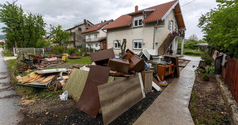 U Gračacu se poplava povukla, traje sanacija štete