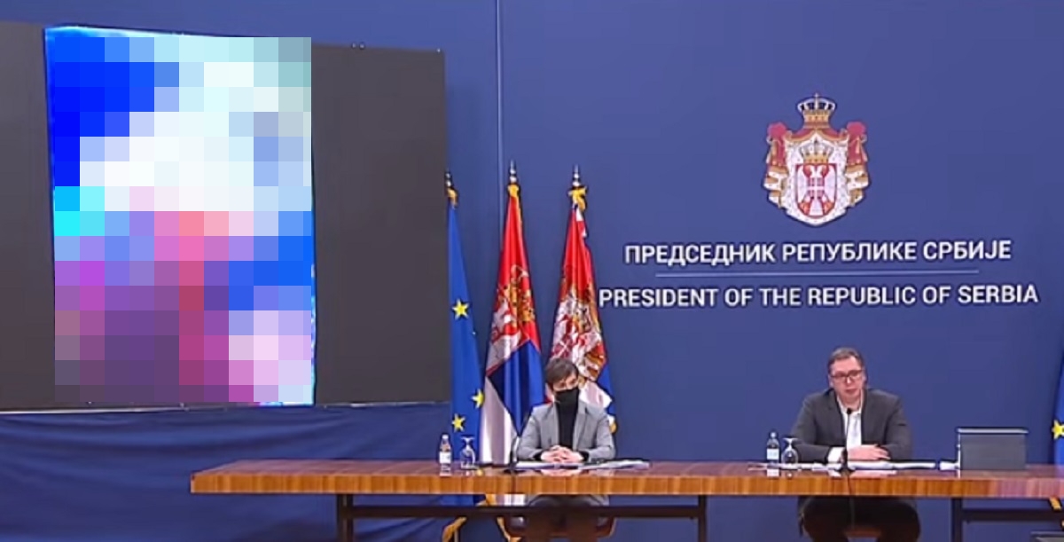 Novinar: I vi ste pokazivali tijela masakriranih ljudi. Vučić: Au