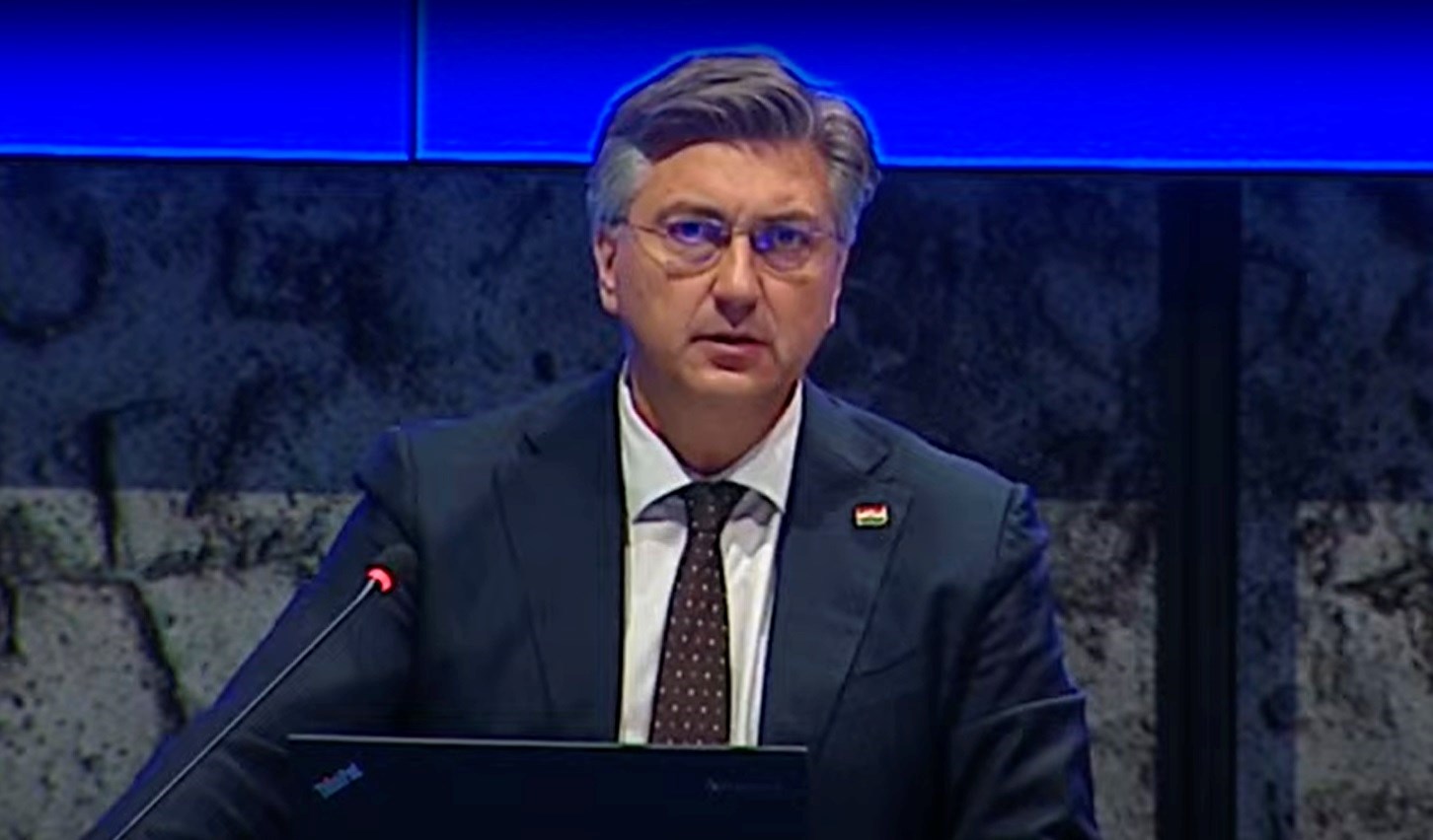 Plenković na sjednici vlade o BBB-ima i trovanju. "Molim da se smiri panika"