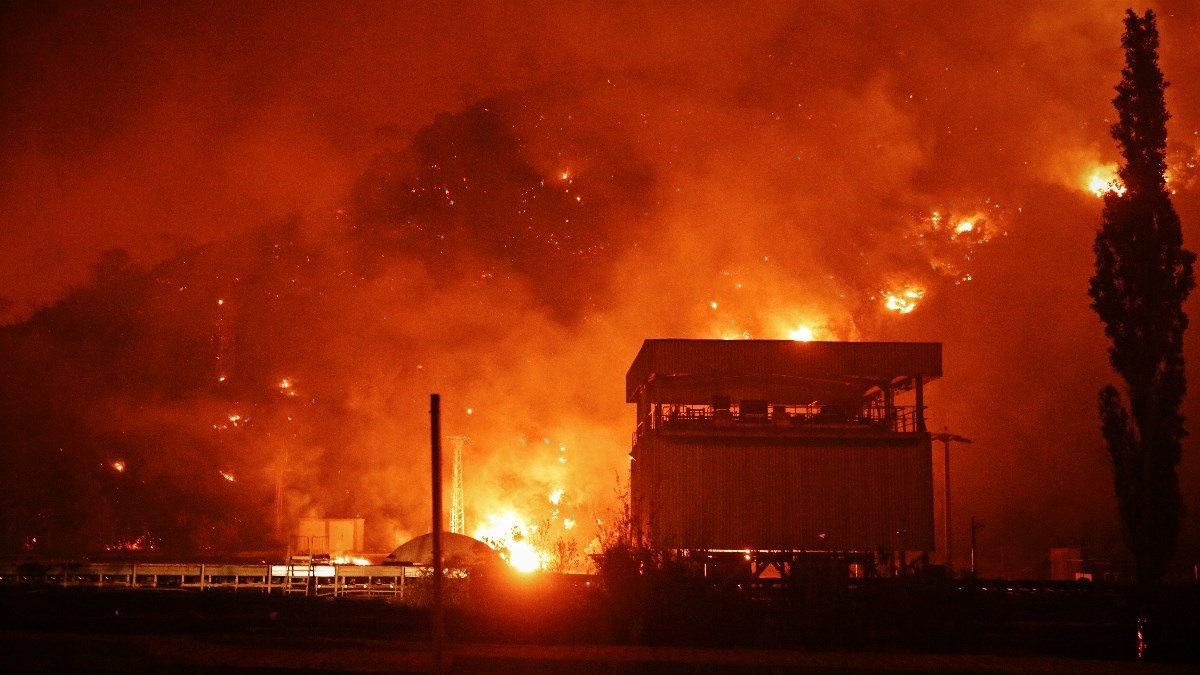 Požar u Turskoj prijeti termoelektrani Yenikoy