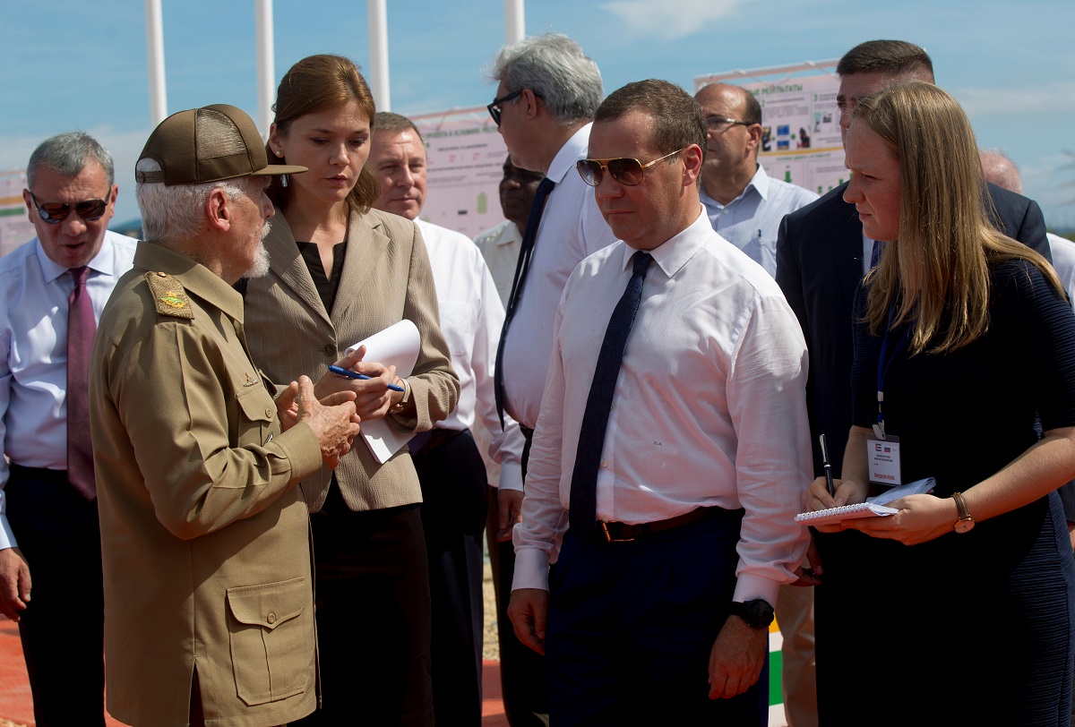 Medvedev: Rusija će naći način kako pomoći Kubi da osigura zalihe nafte