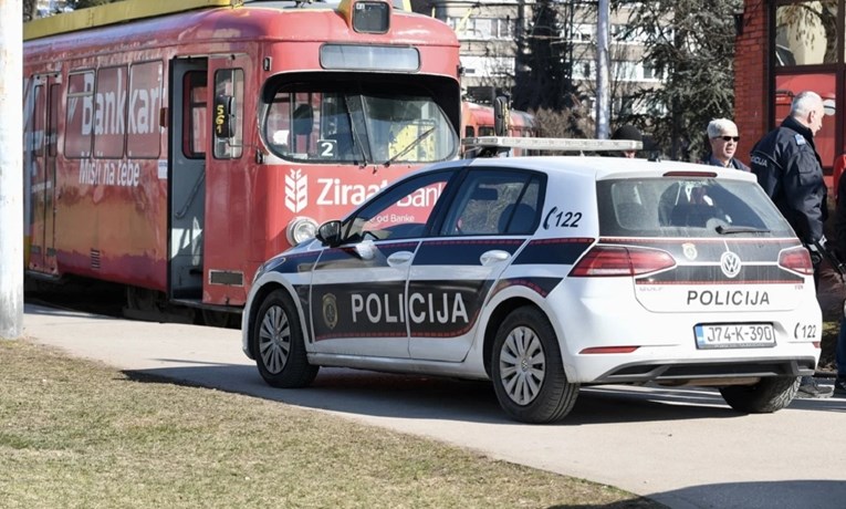 U tramvaju u Sarajevu pronađena bomba, bila je na sjedištu