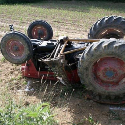 U Podravini traktor sletio s ceste, čovjek poginuo