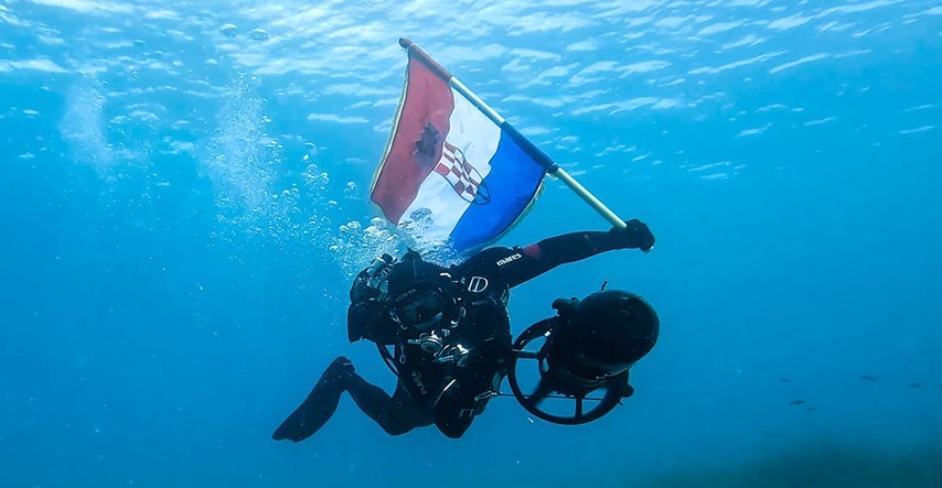 U Lošinjskom akvatoriju zaronio s hrvatskom zastavom u čast poginulima u ratu