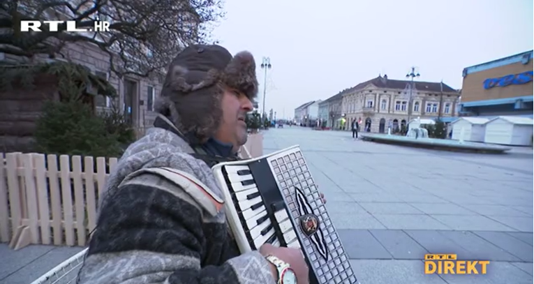 Ulični svirač Stanoje iz Slavonskog Broda ostao je bez harmonike: Plakao sam tri dana