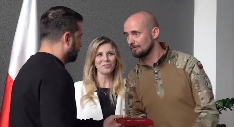 Zelenski se zaustavio u Poljskoj kako bi uručio priznanja volonterima