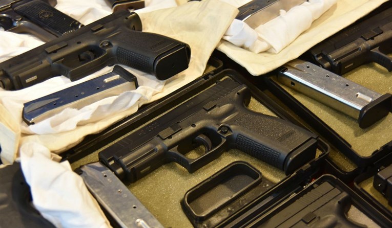 Požežanin prodao pištolj 18-godišnjaku, policija ga kazneno goni