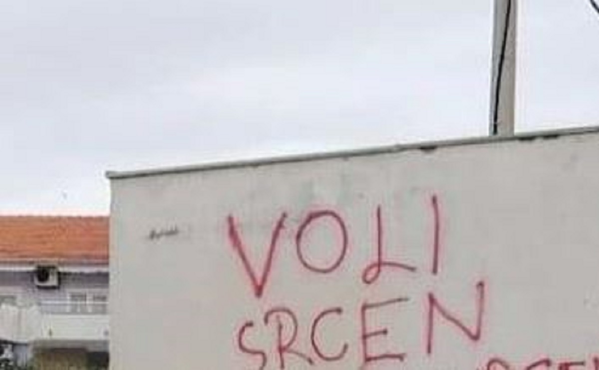 Fotka prostog grafita iz Dalmacije postala hit na Fejsu: "Ljubavno-erotska poezija"