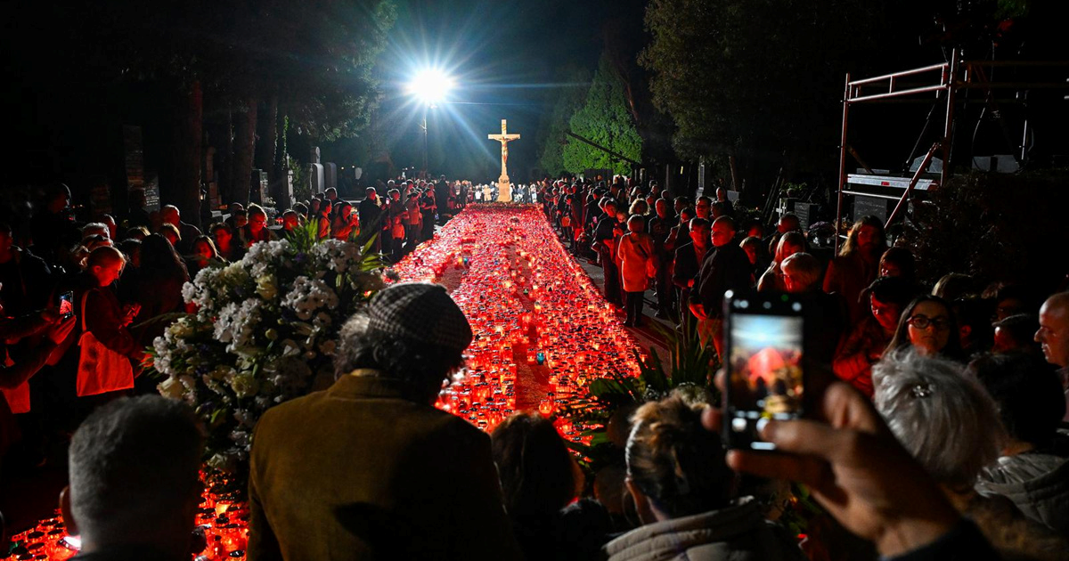 FOTO Groblja diljem Hrvatske osvijetljena lampionima