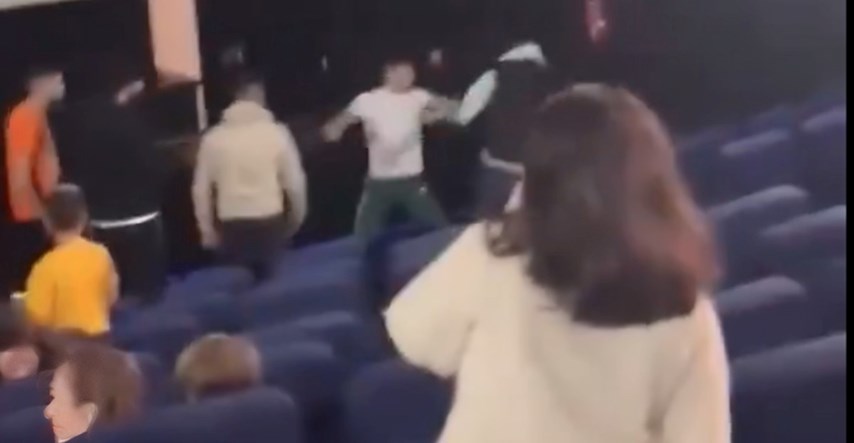 VIDEO Muškarac u kinu napao ženu. Boksač ga prebio pred svima: "Morao sam reagirati"