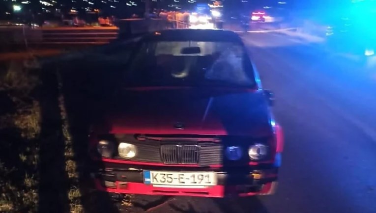 Vozač BMW-a (78) naletio na tri tinejdžerice dok su izlazile iz busa u Mostaru