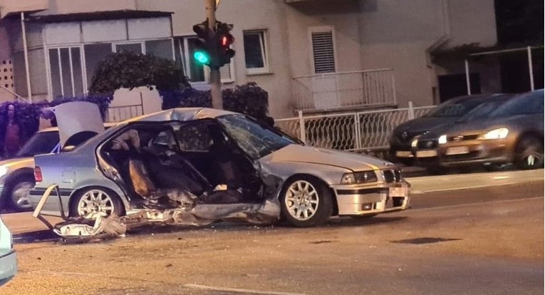 U Splitu se sudarila dva auta, jedna osoba ozlijeđena