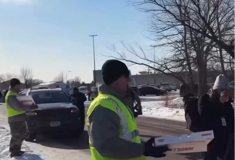 Nacionalna garda prosvjednicima protiv ICE-a dijelila kavu: "Došli smo pomoći"