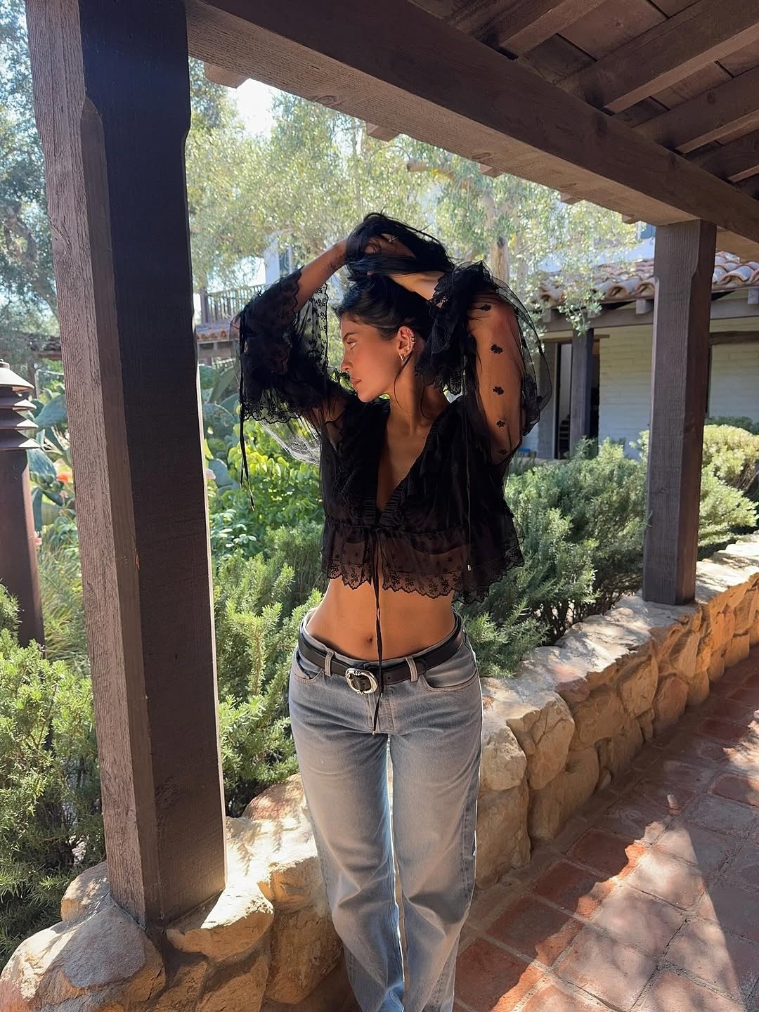 Kylie Jenner proslavila rođendan u prekrasnoj bluzi koju smo morali pronaći