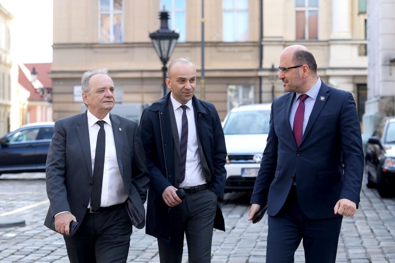 Glavaš nakon sastanka s HDZ-ovim Bačićem otkrio kad bi se mogao raspustiti sabor