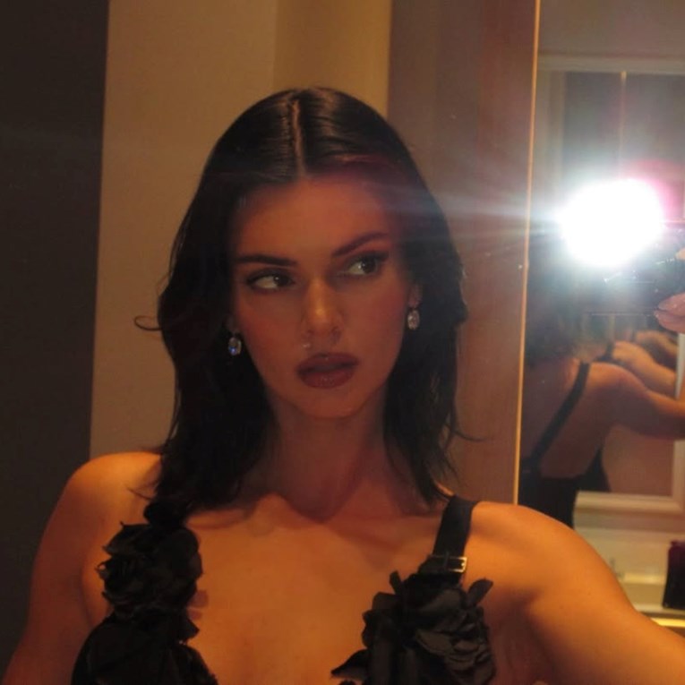 Kendall Jenner oživjela minimalizam 90-ih u kombinaciji bez trapera
