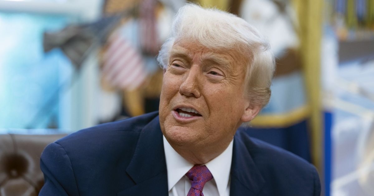 Trump oštro odgovorio novinaru nakon što je saznao gdje radi. Video je viralan