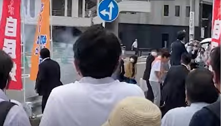Objavljene snimke trenutka kad je bivši japanski premijer upucan tijekom govora