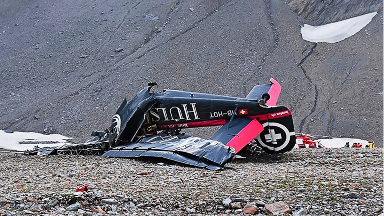 Troje poginulih u padu turističkog zrakoplova u Švicarskoj