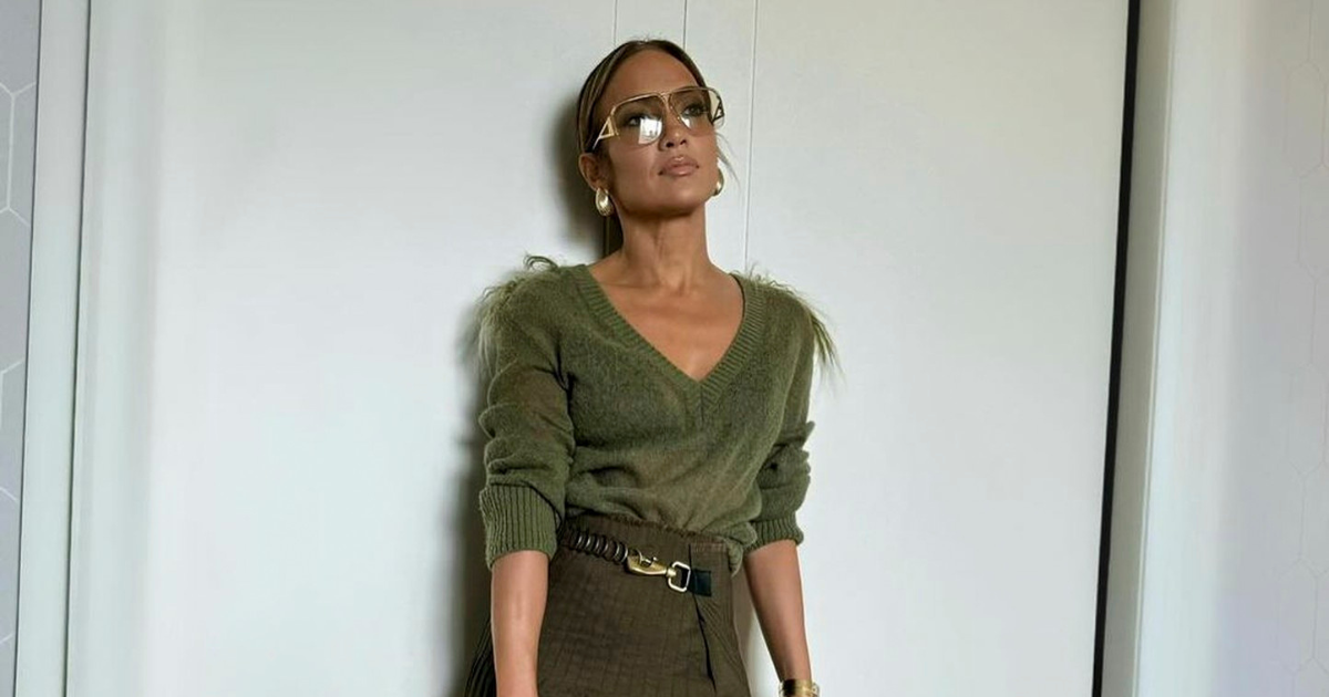 J.Lo oduševila u plisiranoj suknji. Pišu joj: "Najljepša žena na svijetu"