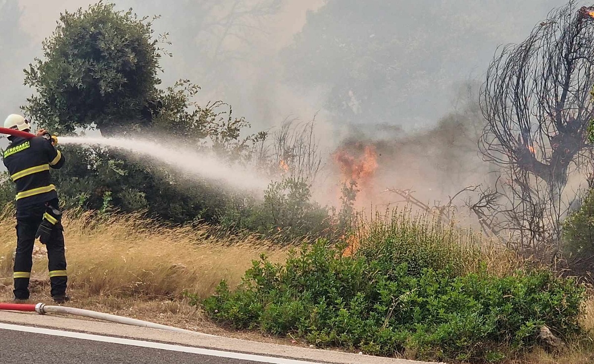 Požar kod Grebaštice pod kontrolom, više nema otvorenog plamena