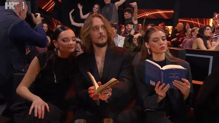Marko Kutlić u finalu Dore opet čitao knjigu u green roomu