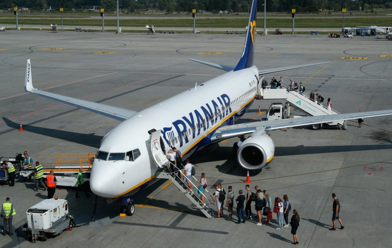 Ryanair ima problem sa stepenicama na Boeingu 737. Putnici na njima češće padaju