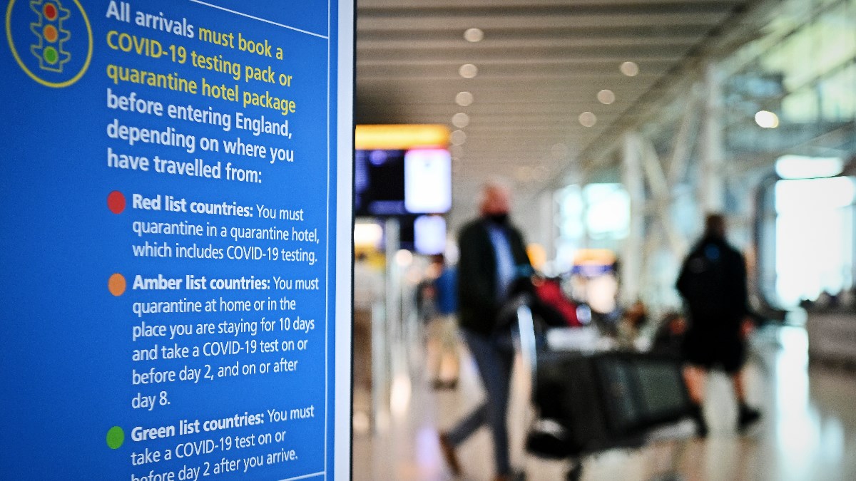 Britanija bi mogla postrožiti ljetna pravila putovanja u Španjolsku
