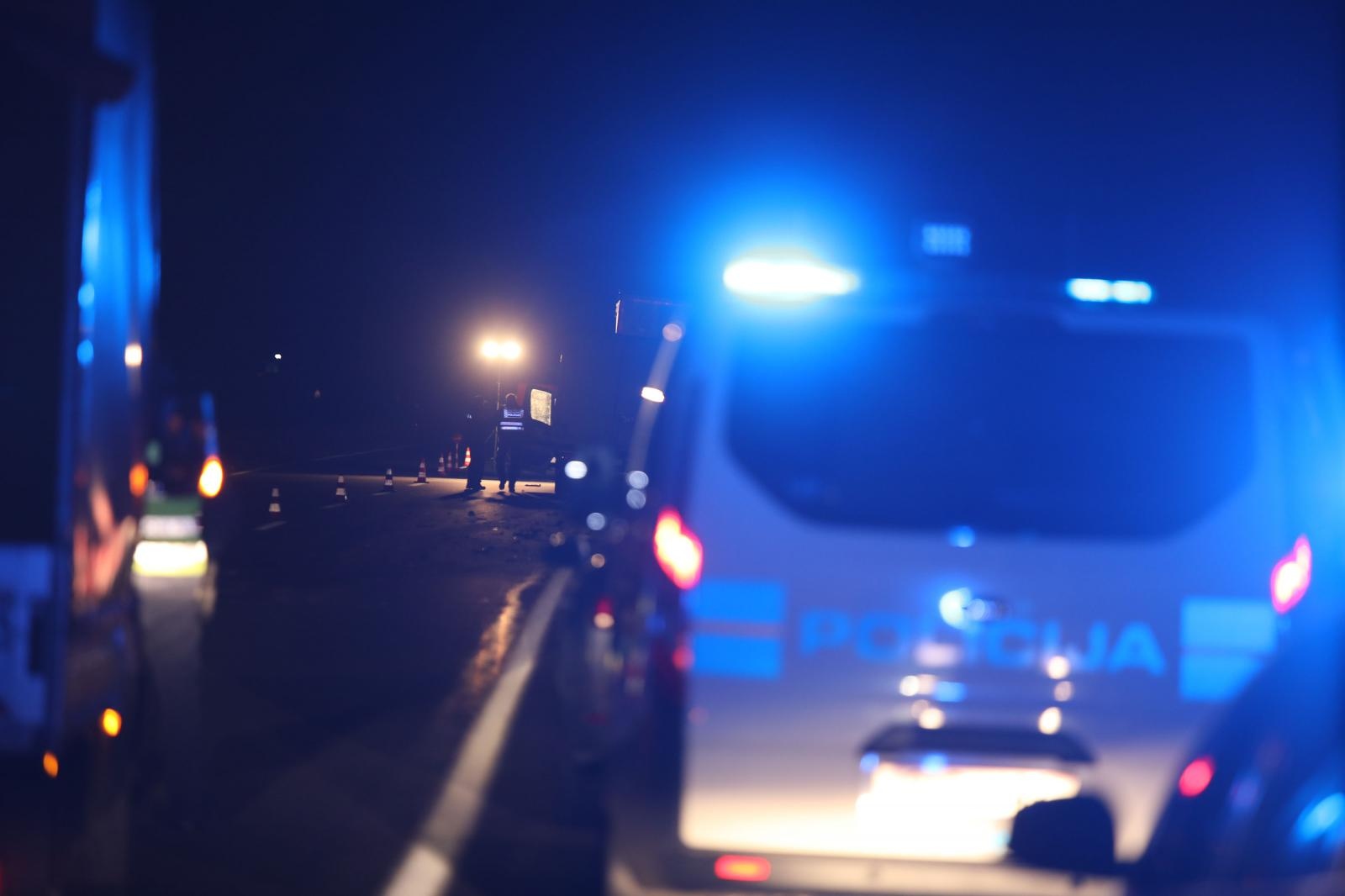 Teška nesreća u Sisku, vozač poginuo, u autu bilo i dijete