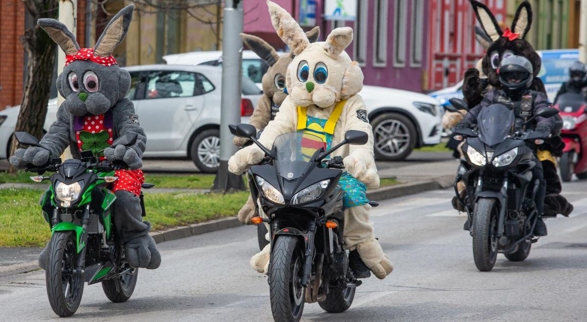 Osječki motoristi provozali se gradom u kostimima i darivali djecu s autizmom