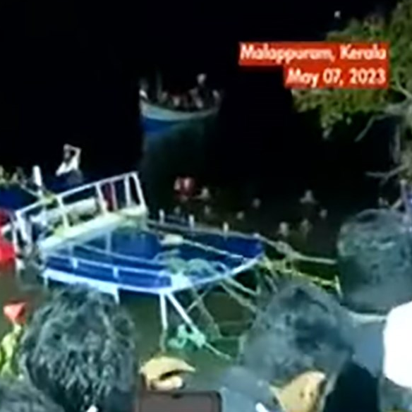 Prevrnuo se brod u Indiji, najmanje 21 osoba poginula, među njima više žena i djece