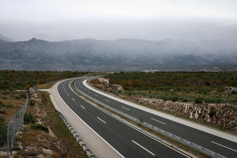 Zbog niskih temperatura na cestama moguća poledica