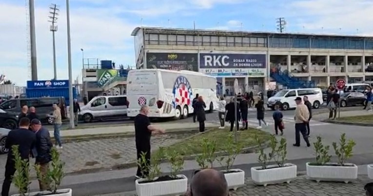 Pogledajte kako je Hajdukov autobus dočekan u Koprivnici