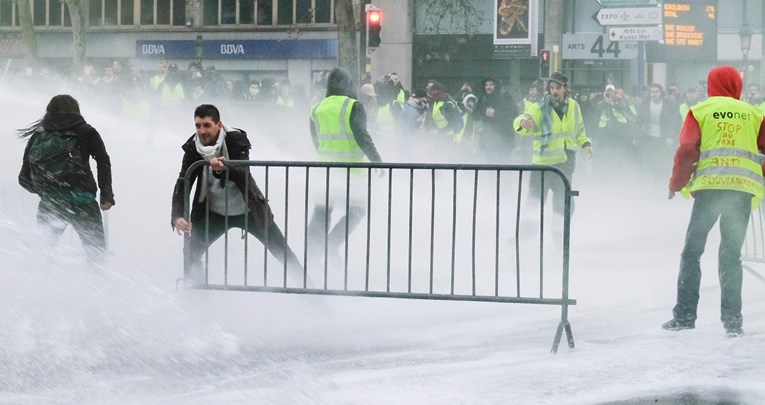 Prosvjedi se šire i na Belgiju, nasilni prosvjednici bacali šipke na policiju