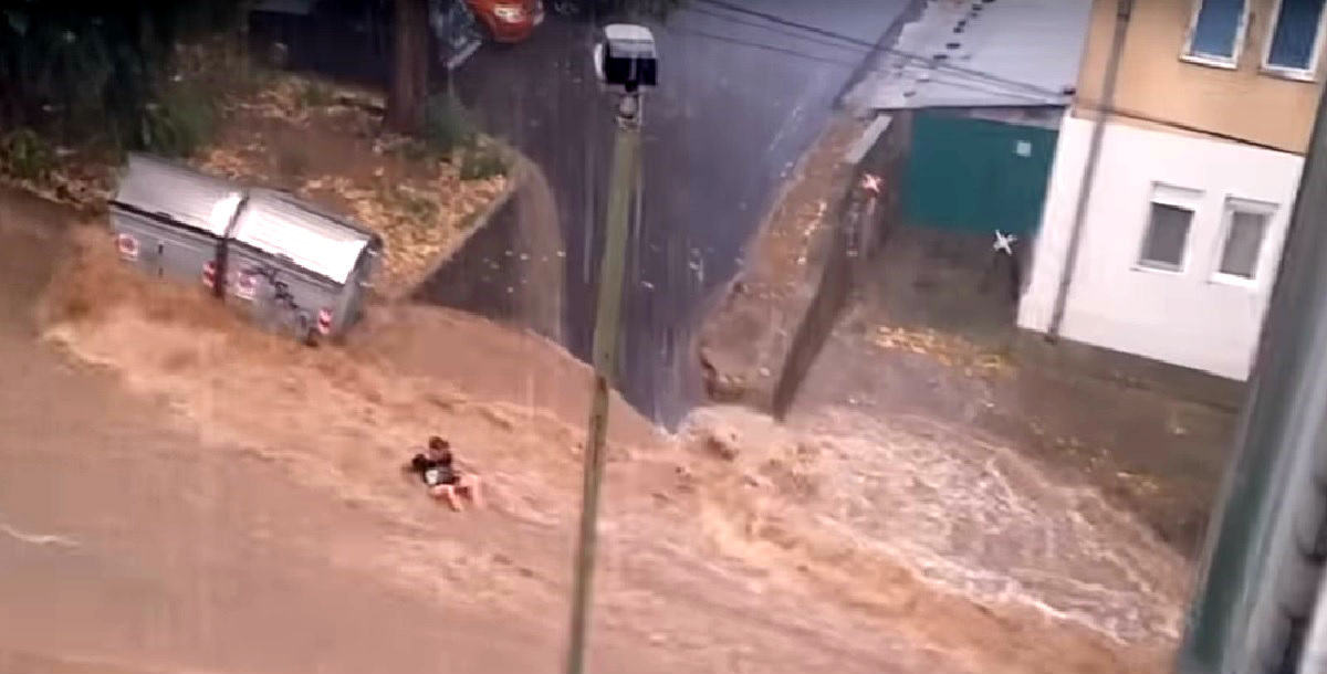 VIDEO Snažno nevrijeme potopilo Beograd, bujice nosile ljude i aute po ulicama