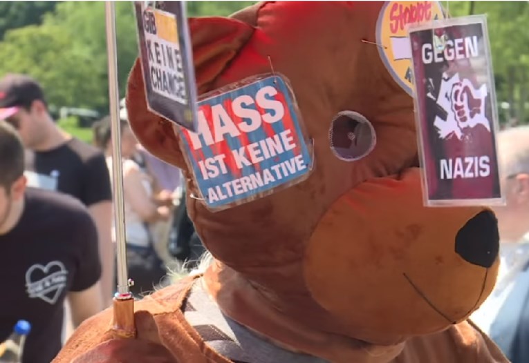 VIDEO Tisuće prosvjednika protiv ekstremne desnice u Berlinu: "Ne volimo naciste"