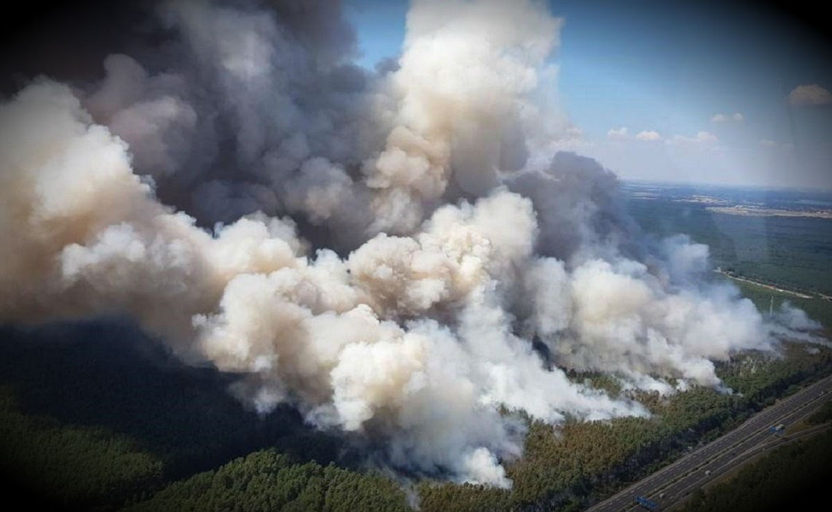 Vrhunac vrućina: Tope se mostovi, tenk gasi požar kod Berlina