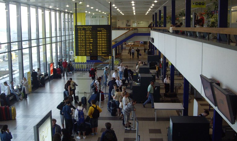 Uzbuna u berlinskoj zračnoj luci: Muškarac nosio prsluk iz kojeg vire žice