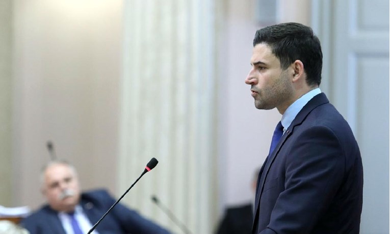 SDP u saboru predložio povećanje plaća, odbili ih