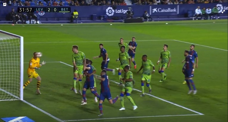 VIDEO Treći vratar španjolske reprezentacije primio komični gol iz kornera