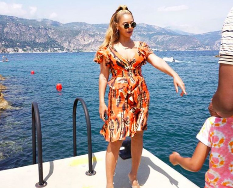 Beyonce objavila preslatku fotku blizanaca Rumi i Sira s odmora