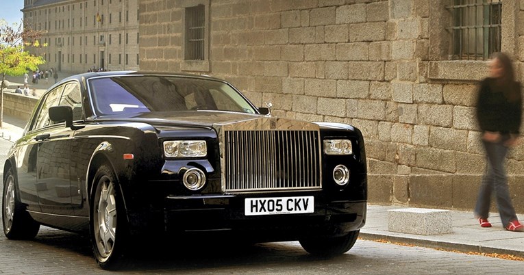 FOTO Ovo je cijena servisa 20 godina starog Rolls-Roycea