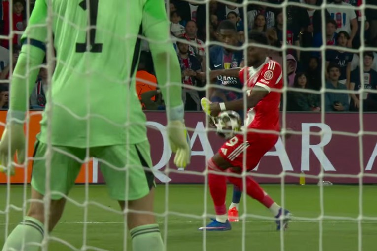 VIDEO Je li Bayern oštećen protiv PSG-a? Oglasio se legendarni sudac