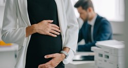 Žena prevarila poslodavca da je trudna, nosila lažni trbuh i otišla na porodiljni