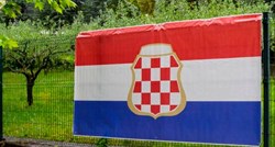 U BiH srušen jarbol s hrvatskom zastavom, uništen spomenik braniteljima HVO-a
